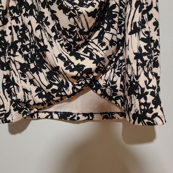 H&M Short Sleeve Fitted Dress with Black Floral Print - Picture 4 of 6